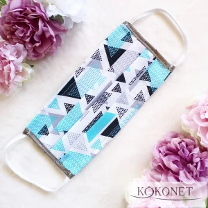 Modrá trojúhelníková rouška