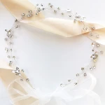 Stříbrná svatební čelenka se zirkony - jemná a lesklá