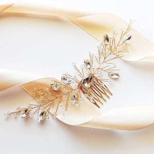 Honosný zlatý hřeben do vlasů s krystalky a zirkony