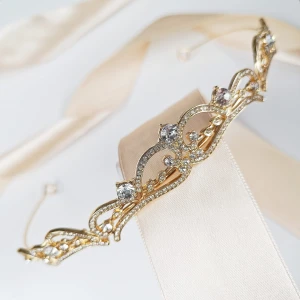 Zlatá koruna diadém na hlavu pro nevěstu