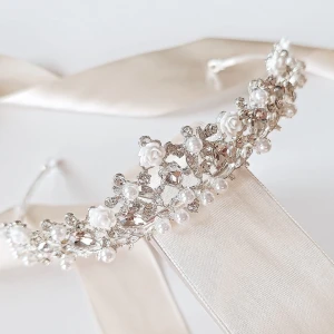 Tiára pro nevěstu stříbrná s květinami z perel a kubickými zirkony