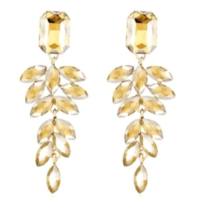 Náušnice zlaté listky visící na Silvestra