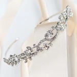 Rustikální stříbrná čelenka se zirkony na svatbu