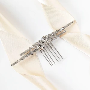 Minimalistický stříbrný hřeben pro jednoduchý svatební účes