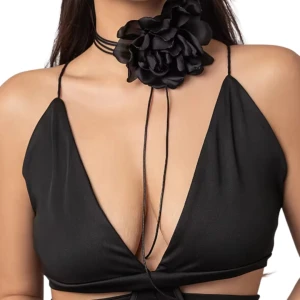 Elegantní náhrdelník s ozdobným květem černé pivoňky