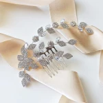Stříbrný rozprostřený svatební hřeben s motivem listů a zirkonů