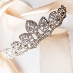 Stříbrná korunka do vlasů se zirkony elegantní