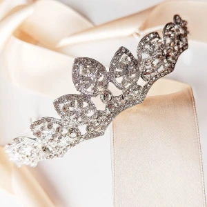 Stříbrná korunka do vlasů se zirkony elegantní