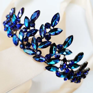 Okázalý modrý černý diadém tiára s lístky na ples