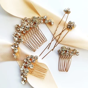 Zlatá sada elegantních ozdob do vlasů se zirkony ve stylu glamour