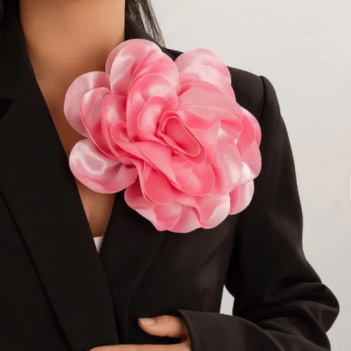 Różowa broszka do garnituru gruby kwiat porządna satyna elegancka barbie