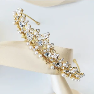 Zlatá tiára se zirkony a perličkami