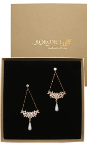 Efektní náušnice ve tvaru kapky s perlami PIANTA gold