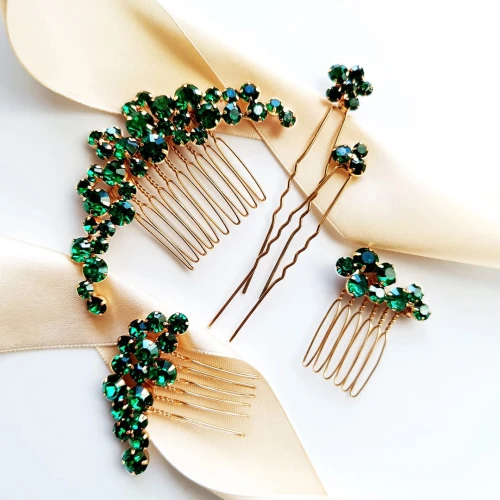 Zielony zestaw grzebyków i szpilek do włosów złote eleganckie ozdoby wesele